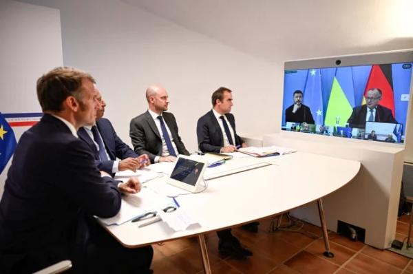 Под голубым флагом. Высмеяны угрозы Бербок о западных военных на Украине