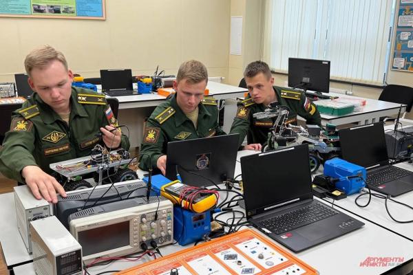 Роботы на службе. Боевые «птицы» безжалостно выжигают позиции ВСУ