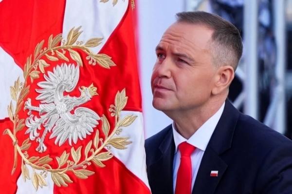 Polsat News: неизвестный пытался прорваться к президенту Польши в церкви