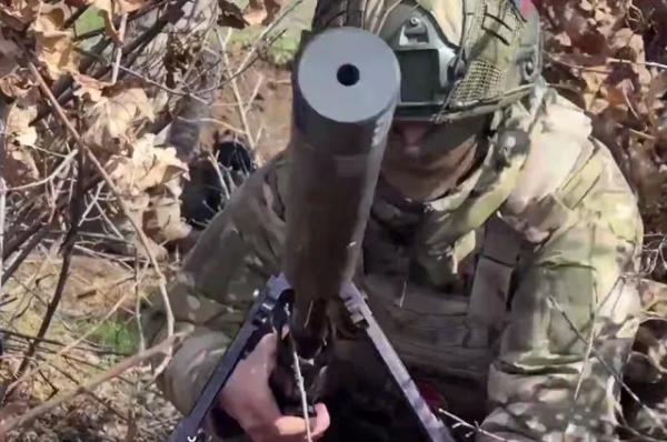 Раздавили и вперед. Только бросившие оружие боевики избежали ужасной участи
