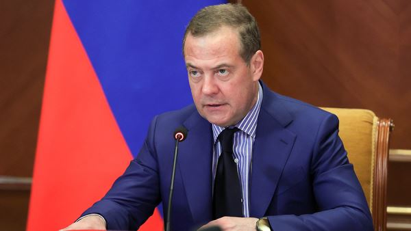 Медведев обещал жесткий ответ на попытки взыскать с РФ «компенсации» по Украине