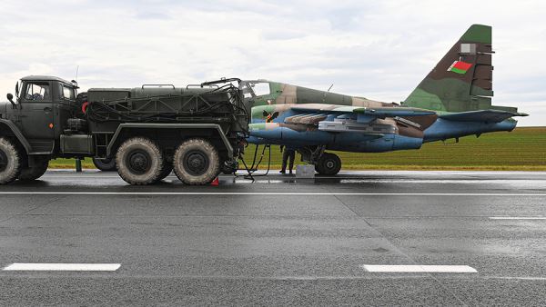 МО Белоруссии заявило о заинтересованности Лондона в военных контактах с Минском