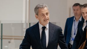 sud-prigovoril-sarkozi-k-pjati-godam-tjurmy-po-delu-o-livijskom-finansirovanii-5abeca4.jpg